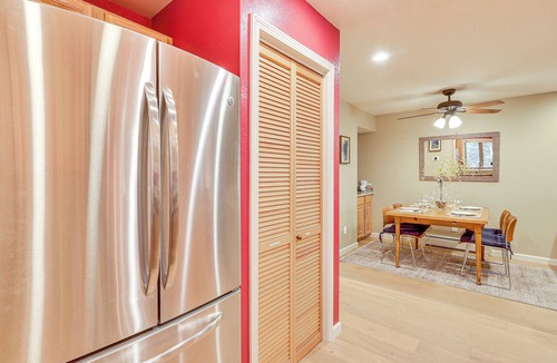 Incline Village Condo | 2 Mi to Diamond Peak! Corner-Unit Condo w/ Hot Tub