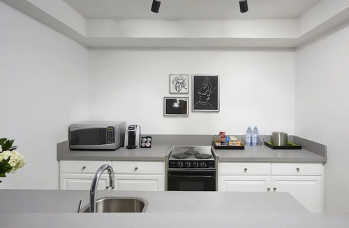 Norma Triangle Hotel | 2 Modern Pet-Friendly Sanctuary w/Rooftop Pool Lounge & Skyline Evenings