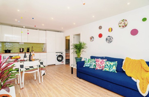 Parede Villa | 2 Private Pools, Ocean-View, Beach, Nintendo & BBQ