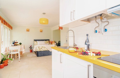 Parede Villa | 2 Private Pools, Ocean-View, Beach, Nintendo & BBQ