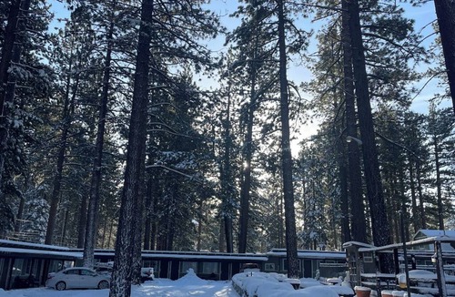Tahoe Island Cabin | 2 Queen bedroom cabin in South Lake Tahoe w/Full Kitchen and Jetted Bathtub