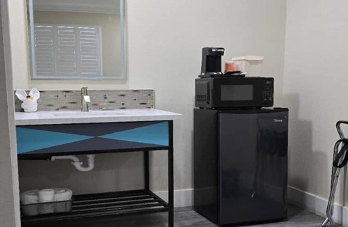 Victorville Apartment | 2 Queen Beds|Non-Smoking