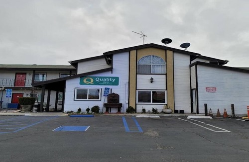 Victorville Apartment | 2 Queen Beds|Non-Smoking