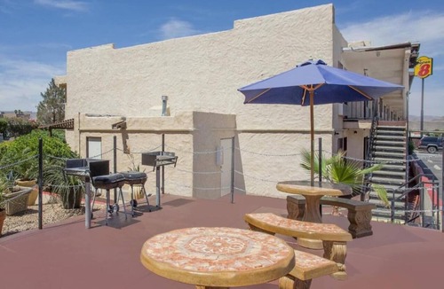 Barstow Apartment | 2 Queen Beds|Non-Smoking