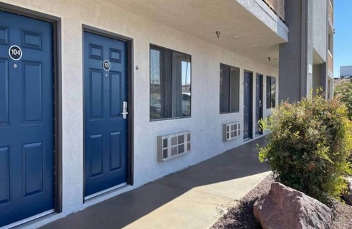 Barstow Apartment | 2 Queen Beds|Suite,Non-Smoking