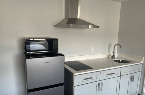 Downtown Apartment | 2 Queen Beds | Suite, Non-Smoking, Kitchen