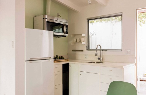 Tahquitz River Estates Cottage | 2 Rooms, Sleeps 8 Retro Hotel w/Pool Wesley King Studio Buyout by Avantstay