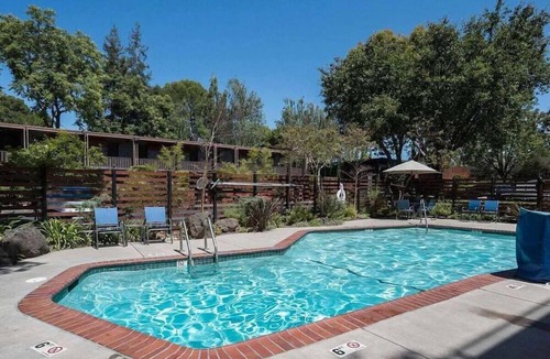 Barron Park Hotel | 2 Spacious Unit with Heated Pool, Free Breakfast & Parking Near Stanford