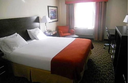 Oakdale Hotel | 2-Star Hotel ∙ Holiday Inn Express Oakdale, an IHG Hotel