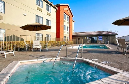 Westley Hotel | 2-Star Hotel ∙ Holiday Inn Express Westley, an IHG Hotel