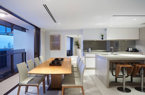 Surfers Paradise Apartment | 🌊 2-Storey 4-Bedroom Sub-Penthouse with Ocean Views 🌊