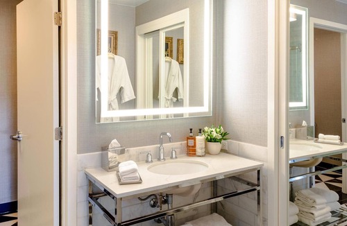 Norma Triangle Hotel | 2 Suite with Kitchen l Rooftop Pool l Near The Grove Shopping & Beverly Center