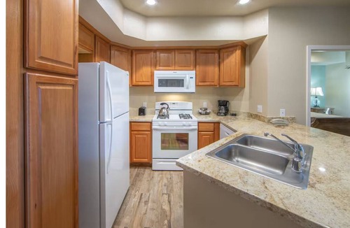 Genoa Hotel | 2 Units with 2 Queen Beds | Modern Stay w/Historic & Therapeutic Hot Springs