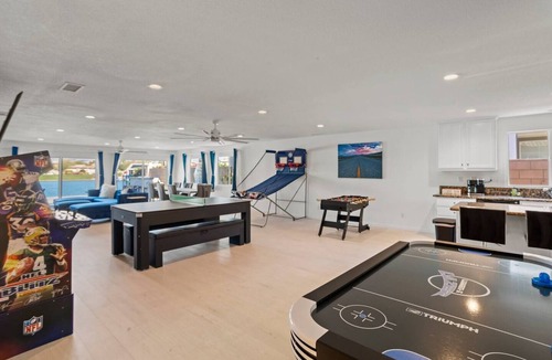 Terra Lago House | 2 Villas Lakeside 8BR, 14 Beds, 24 Guests