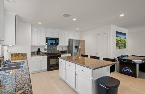 Terra Lago House | 2 Villas Lakeside 8BR, 14 Beds, 24 Guests
