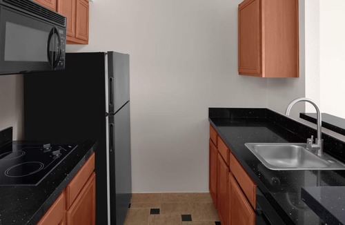 East Roseville Parkway House | 2 Welcoming Suites Near Roseville Golfland Sunsplash, Perfect for Families!