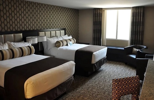 Sunrise Manor Hotel | 2 x Gold Tower - Premier Doubles Room at Golden Nugget Las Vegas