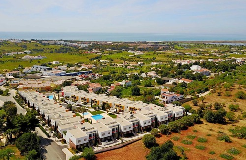 Vale de Parra Apartment | 20%OFF June!Ground floor apartment, terrace, BBQ, AC, WiFi fiber, 3 swimming pools, garden