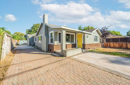 East Palo Alto House | 2000sqft Home with FREE Netflix/Wi-Fi/Parking