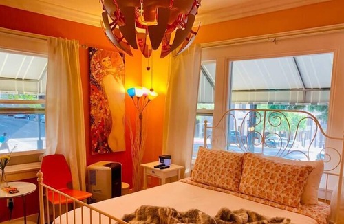 Cortez Hill Apartment | 201 · Peachy Suite | Downtown Retreat