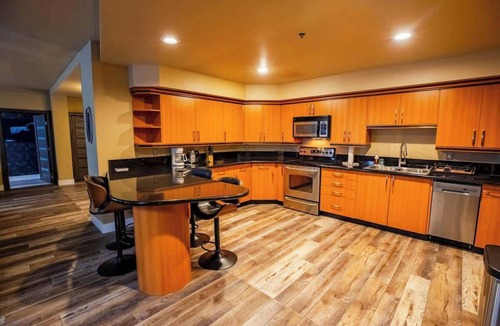 Las Vegas Condo | 2100 SqFt Penthouse Suite - Strip Views! POOL GYM