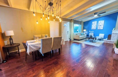 East San Mateo House | 2139 3B ACHome/Parking/WIFI fully Fenced Yard/Jacuzzi/EV charger