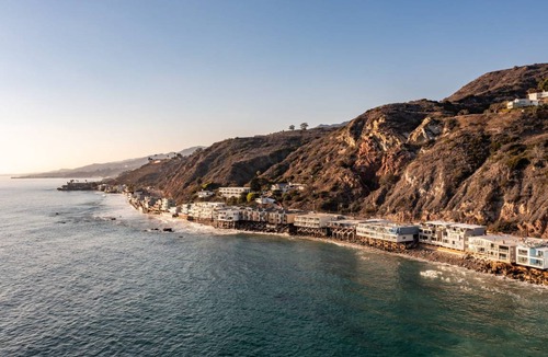 Eastern Malibu House | 232 m² House ∙ 3 bedrooms ∙ 8 guests