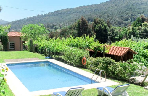 Bico House | 240 m² Farmhouse ∙ 5 bedrooms ∙ 10 guests