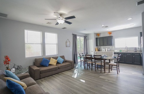 North Las Vegas House | 🎁2400sf🏠4BR/3BR🛀6beds🛌,15min Downtown/Strip,Home Theater,Games,BBQ and moree!