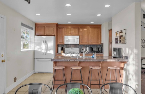 Northeast Reno House | 27 minutes to Tesla/Sleeps 12