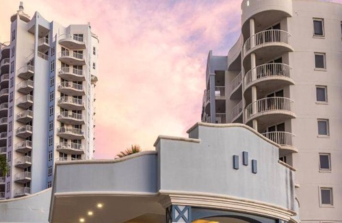 Broadbeach Hotel | 273 m² Hotel ∙ 3 bedrooms ∙ 127 guests