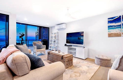 Mermaid Beach House | 273 m² House ∙ 4 bedrooms ∙ 8 guests