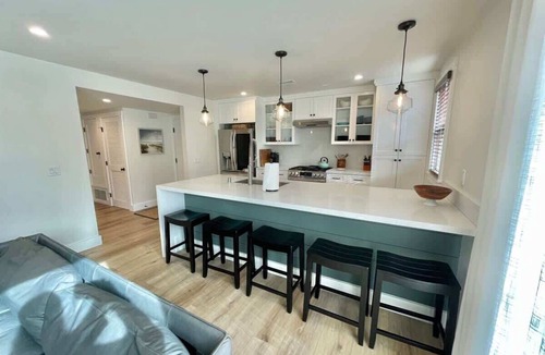 West Newport House | 2BATH LUX Casita 216B | Ocean and Bay Steps Away
