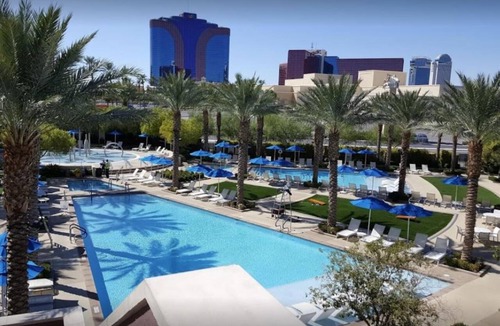 Las Vegas Condo | 2BD Vegas Condo w/Pool, Hot tub, Gym, Grills, WiFi