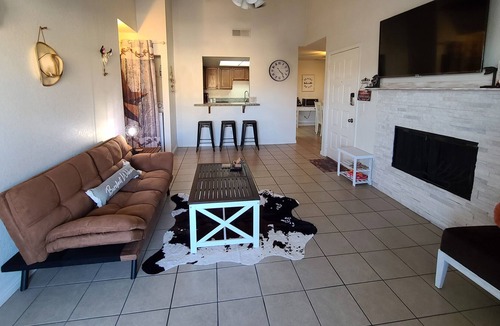 Sunrise Manor Apartment | 2bed 1 bath condo near Nellis afb & the strip