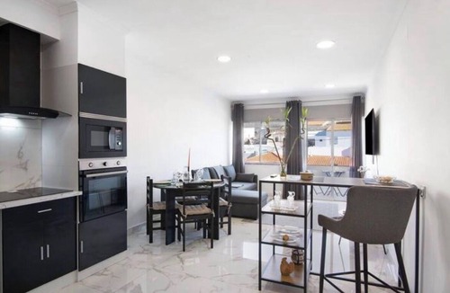 Monte Raposo Apartment | 2BR Apartment near Armação de Pêra Beach, Algarve - Sleeps 6