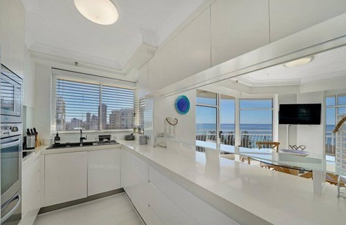 Burleigh Heads Apartment | 2nd Avenue Beachside Apartments