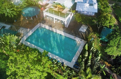 Puerto Viejo de Talamanca Villa | 🌴3-Bedroom Villa | 5-Min Walk to Beach + Pool, Patio Kitchen & Tiki-Bar