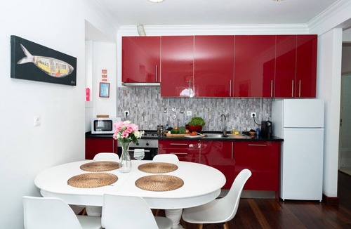 Mouraria Apartment | 3-Bedroom. 2-Bathroom. 1-Livingroom. 3-Double Bed. 1-Sofa Bed with Terrace View
