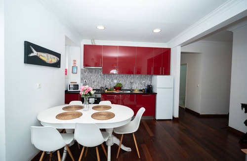 Mouraria Apartment | 3-Bedroom. 2-Bathroom. 1-Livingroom. 3-Double Bed. 1-Sofa Bed with Terrace View