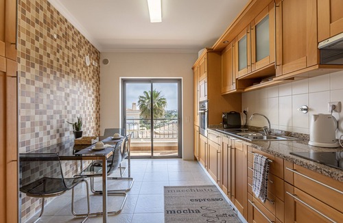 Porto de Mos Apartment | 3 bedroom apartment in Porto de mós, Lagos close to the beach
