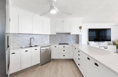 Gold Coast Apartment | 3 Bedroom Broadbeach/Surfers Oceanview Apartment