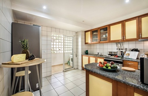 Mato Serrao Condo | 3 Bedroom Condo, Air-con, Pool, fast WiFi, 7 mins walk to Carvoeiro Beach!