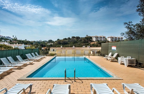 Mato Serrao Condo | 3 Bedroom Condo, Air-con, Pool, fast WiFi, 7 mins walk to Carvoeiro Beach!