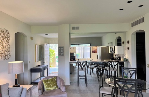 Palm Springs Condo | 3-Bedroom Corner Unit w. Mountain View