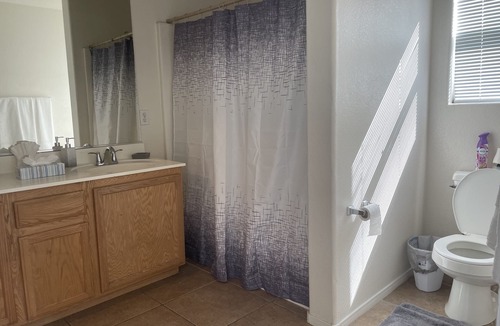 Sunrise Manor House | 3 bedroom fast wifi 15 min to strip Fremont street