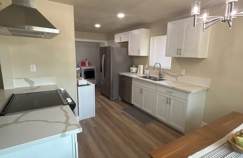Raisin House | 3-bedroom home close to Airport. Beutifully decorated.