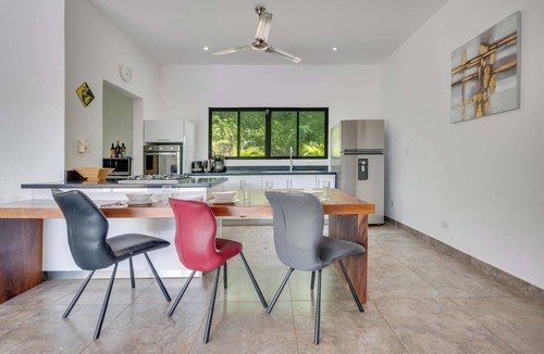 Tamarindo House | 3-bedroom house 15 minutes from Tamarindo and the beaches with AC and confort