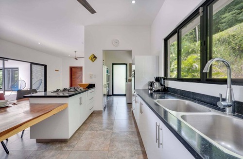 Tamarindo House | 3-bedroom house 15 minutes from Tamarindo and the beaches with AC and confort