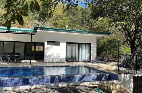 Tamarindo House | 3-bedroom house 15 minutes from Tamarindo and the beaches with AC and confort